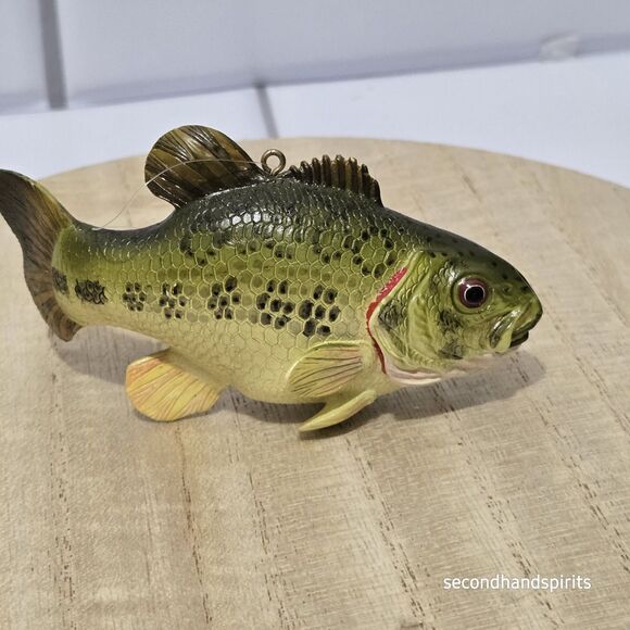 Largemouth Bass Ornament Plastic 3.5" Perfect For The ANGLER IN YOUR LIFE - Picture 5 of 7